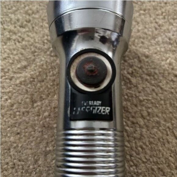 Eveready Energizer Union Carbide Vintage Metal Flashlight - Picture 2 of 6